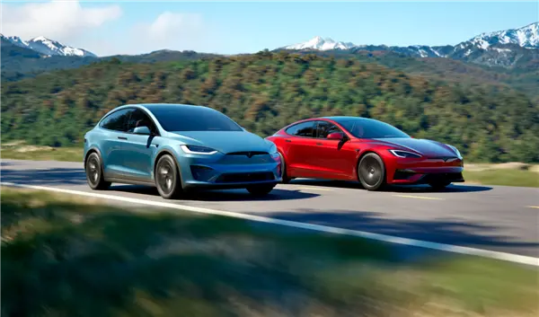 馬斯克把&ldquo;靈魂&rdquo;塞進車里！特斯拉Grok語音嚇壞車主：太像真人