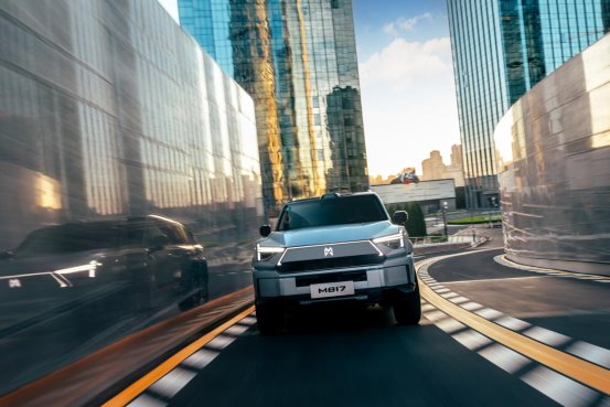 標配50.4度寧德時代驍遙電池，猛士M817 Max+版36.99萬上市